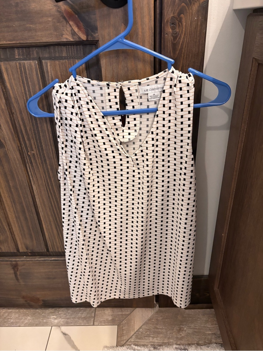 Liz Claiborne Cream and Black Sleeveless V-Neck Camisole